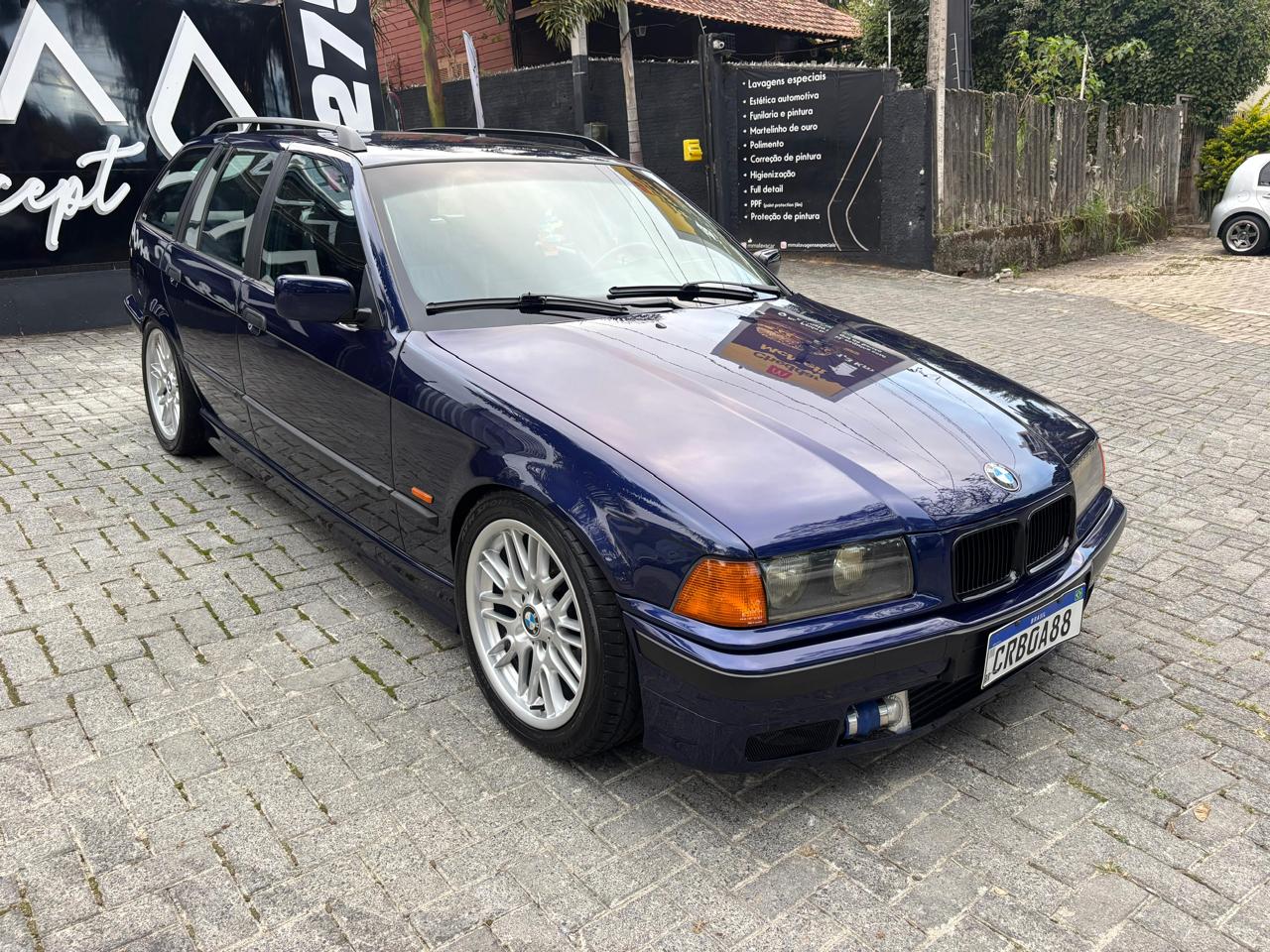 BMW 323i Touring Turbo